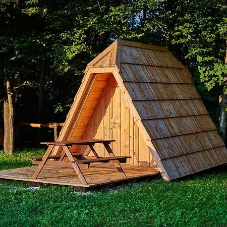 Glamping Village - Speleo Camp Logatec Eksteriør billede