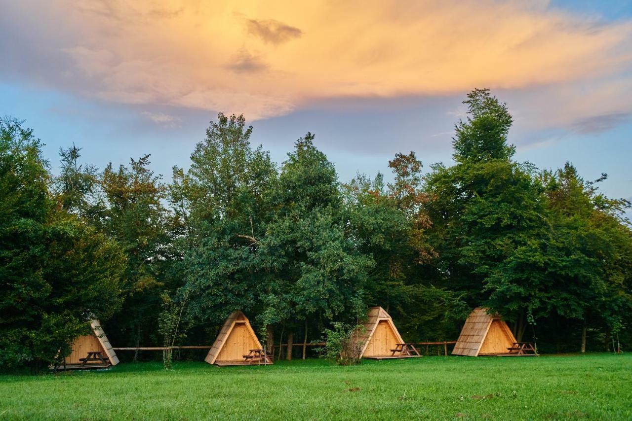 Glamping Village - Speleo Camp Logatec Eksteriør billede