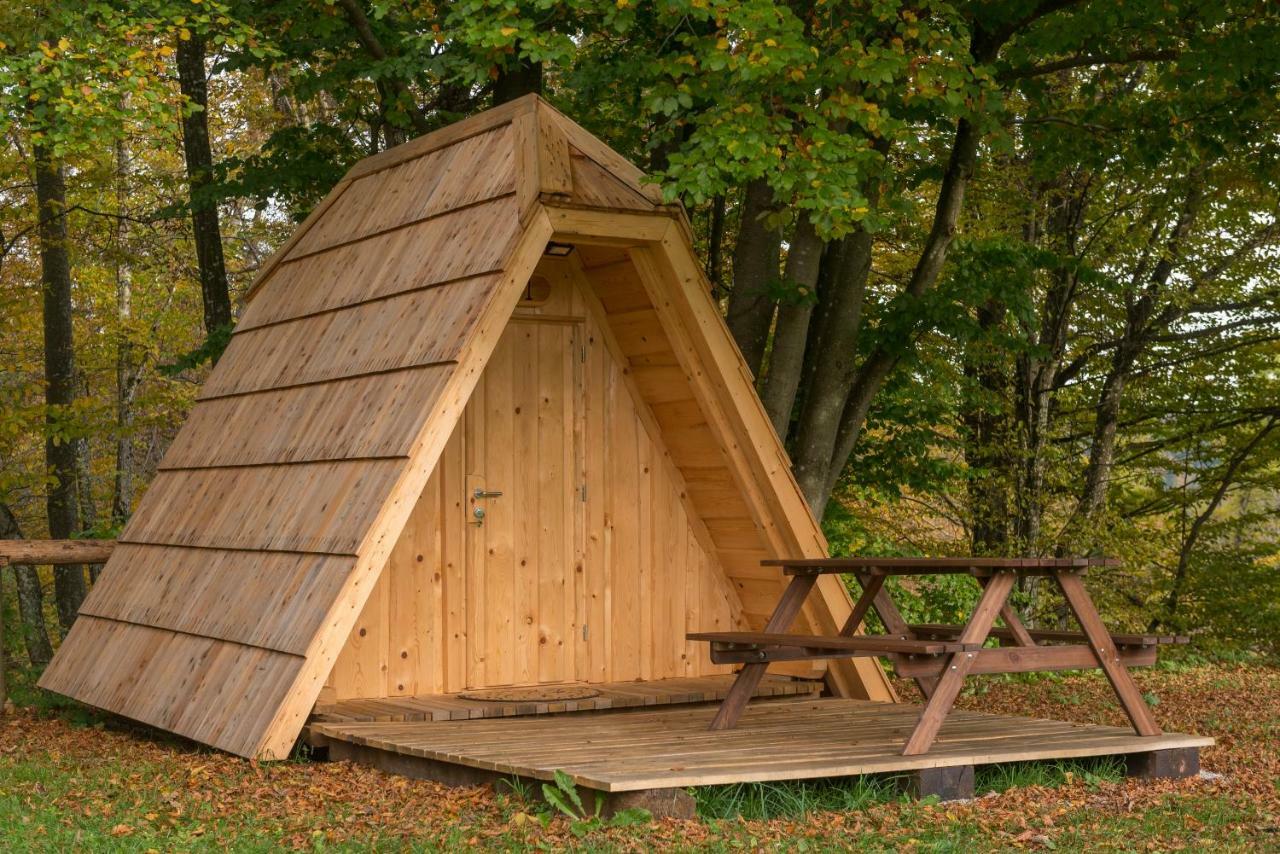 Glamping Village - Speleo Camp Logatec Eksteriør billede