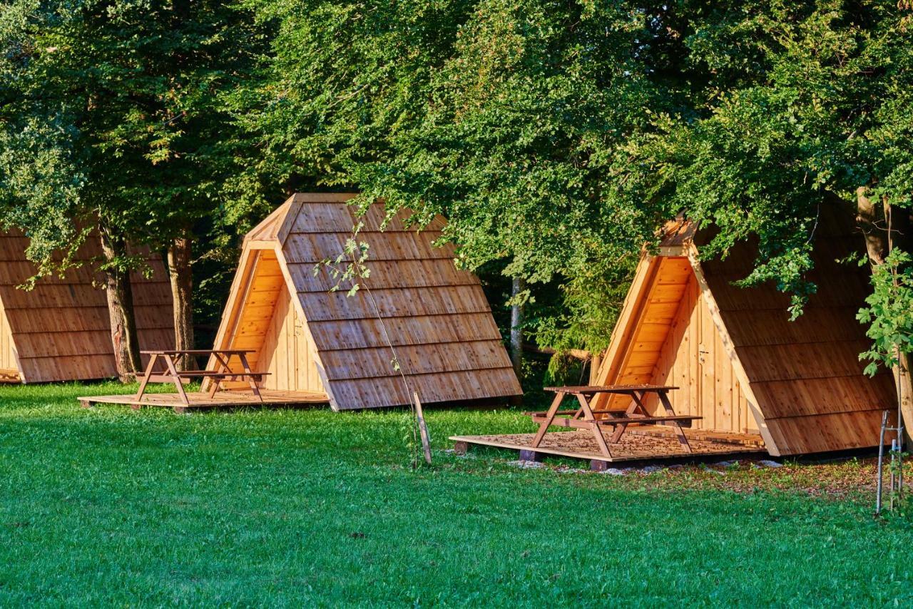 Glamping Village - Speleo Camp Logatec Eksteriør billede